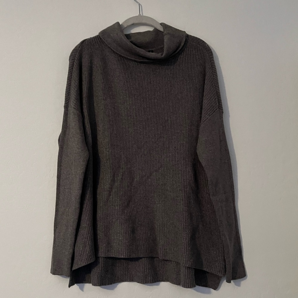 Devotion by Cyrus Sweater - Picture 2 of 9
